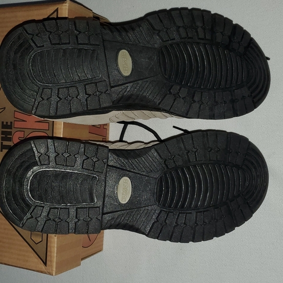 shoe - Picture 4 of 7